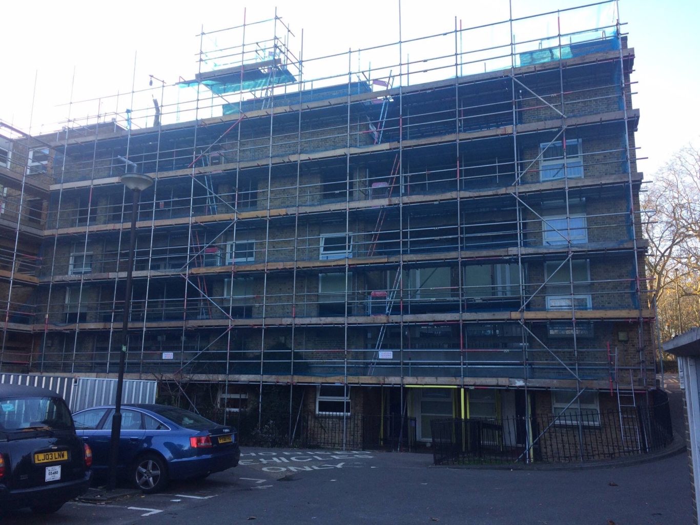 Compliant Independent Scaffold w/Readylock Transoms.